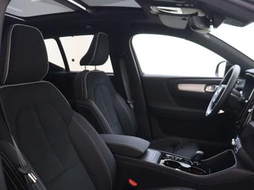 Volvo XC40 B4 Plus — photo 13