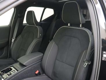 Volvo XC40 B4 Plus — photo 14