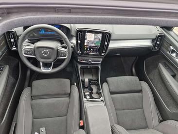 Volvo XC40 B4 Plus — photo 12