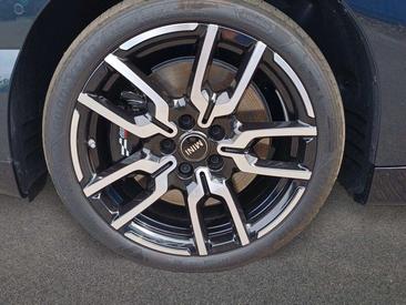 Mini Cooper SE JCW — photo 7