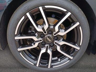 Mini Cooper SE JCW — photo 8