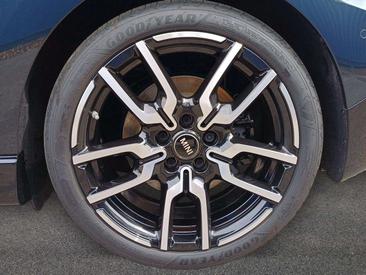 Mini Cooper SE JCW — photo 9