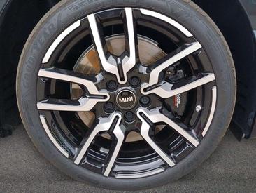 Mini Cooper SE JCW — photo 10