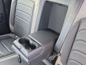 Volkswagen Amarok — photo 12