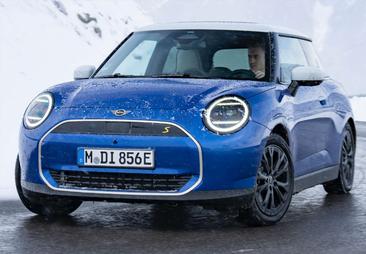 Mini Cabrio John Cooper Works — photo 9