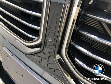 BMW XM 50e — photo 10