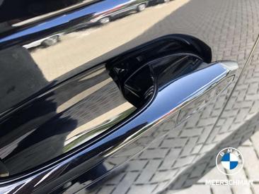 BMW XM 50e — photo 11