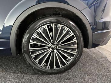Volkswagen Touareg EHybrid 4Motion Elegance — photo 26