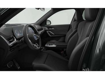 BMW IX1 30 — photo 6