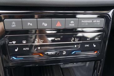 Volkswagen T-CROSS R-Line — photo 18