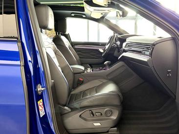 Volkswagen Touareg R — photo 10