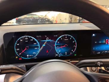 Mercedes GLB 180 — photo 15