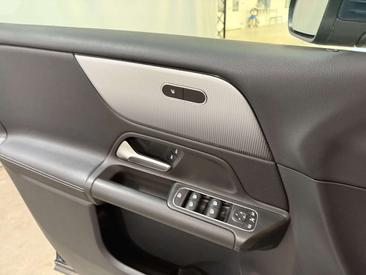 Mercedes GLB 180 — photo 17