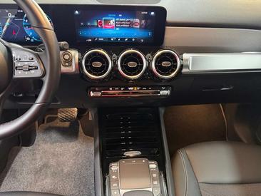 Mercedes GLB 180 — photo 19