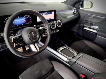 Mercedes GLA 180 AMG Line — photo 11