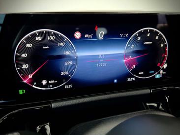 Mercedes GLA 180 AMG Line — photo 13