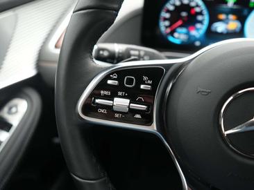Mercedes EQC 400 — photo 22