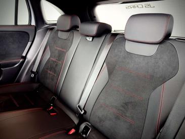 Mercedes GLA 180 AMG Line — photo 18