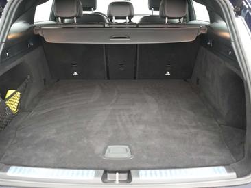 Mercedes EQC 400 — photo 28