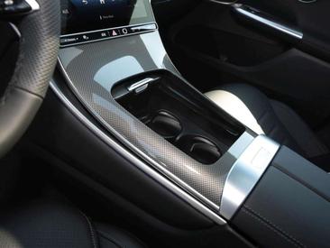 Mercedes GLC 220 AMG Line — photo 18