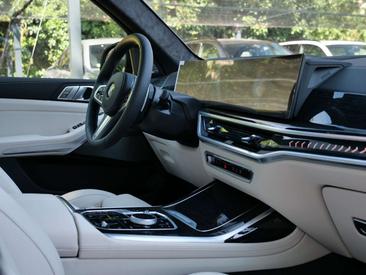 BMW X7 M Sport 40d — photo 19