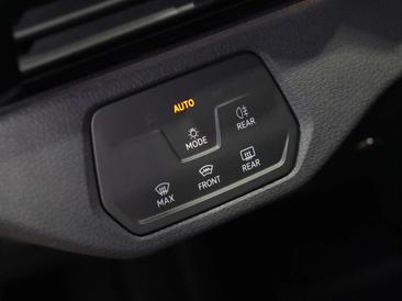 Volkswagen ID.4 Pro — photo 9
