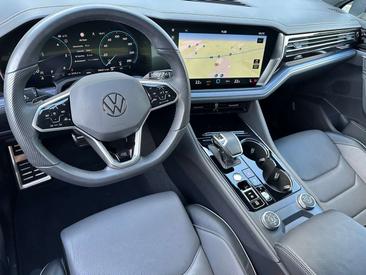 Volkswagen Touareg TDI 4Motion R-Line — photo 12