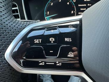 Volkswagen Touareg TDI 4Motion R-Line — photo 16