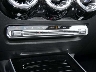Mercedes GLB 180 — photo 17