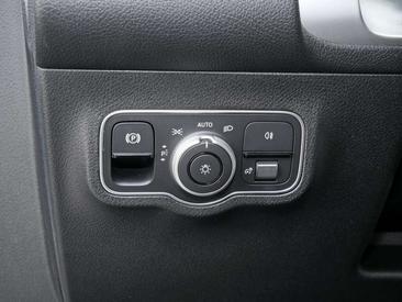 Mercedes GLB 180 — photo 19