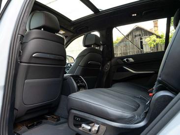BMW X7 M Sport 40d — photo 31