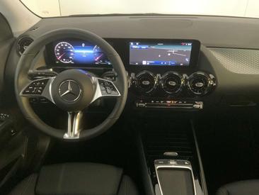 Mercedes GLA 200 — photo 8