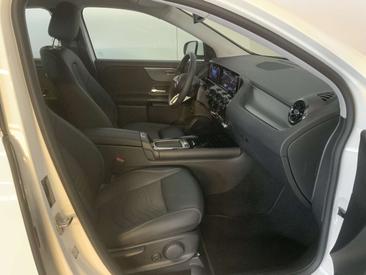 Mercedes GLA 200 — photo 13