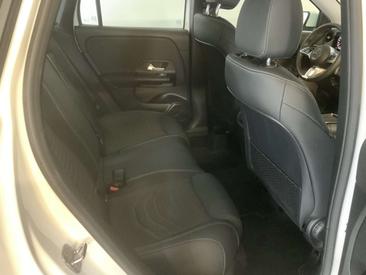 Mercedes GLA 200 — photo 14