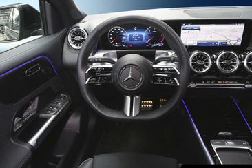 Mercedes GLB 200 AMG Line — photo 10