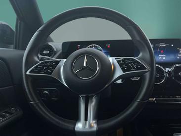 Mercedes GLA 200 — photo 12