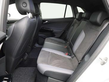 Volkswagen ID.4 Pro — photo 11
