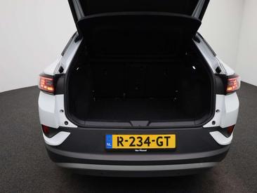 Volkswagen ID.4 Pro — photo 12