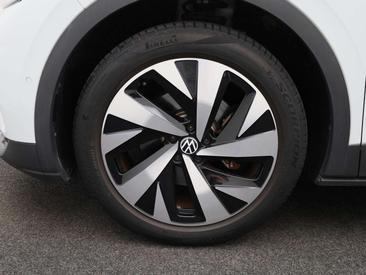 Volkswagen ID.4 Pro — photo 14