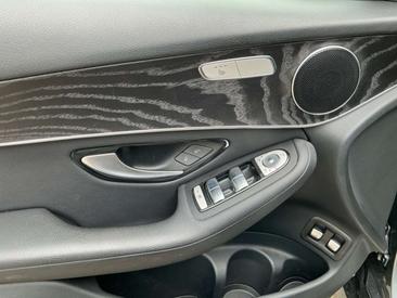 Mercedes GLC 300 — photo 9