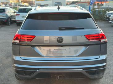 Volkswagen Touareg — photo 6