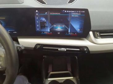 BMW IX1 30 XDrive — photo 11