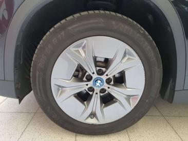BMW IX1 30 XDrive — photo 12