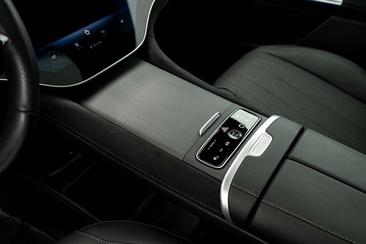 Mercedes EQE 350 AMG Line — photo 18