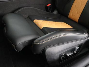 BMW M8 Cabriolet — photo 24
