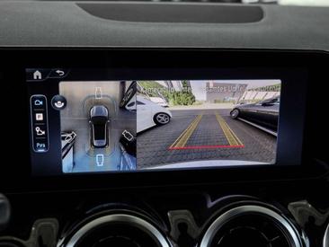 Mercedes GLA 220 — photo 19