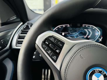 BMW iX3 M Sport — photo 17