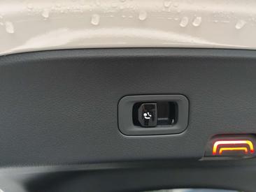 Mercedes GLC 220 Night Edition — photo 18