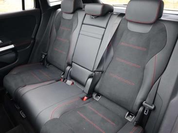 Mercedes GLA 250 AMG Line — photo 9
