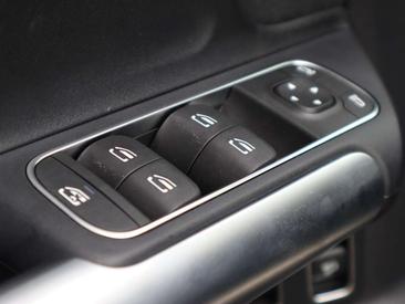 Mercedes GLA 250 AMG Line — photo 14